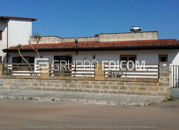 Laboratori per arti e mestieri in via Dell' Industria, 5 - 1