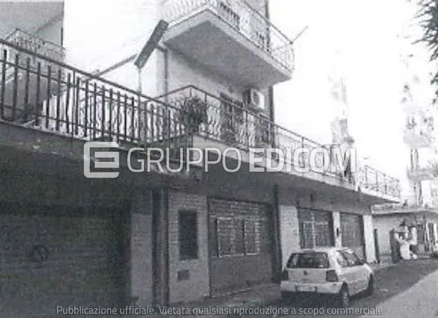 Negozi, botteghe in Via del Mare, 70-72 - 1