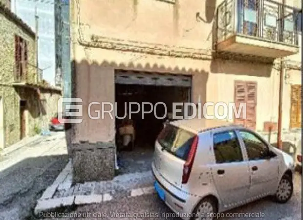 Magazzini e locali di deposito in Via Regina Margherita, 60 - 1