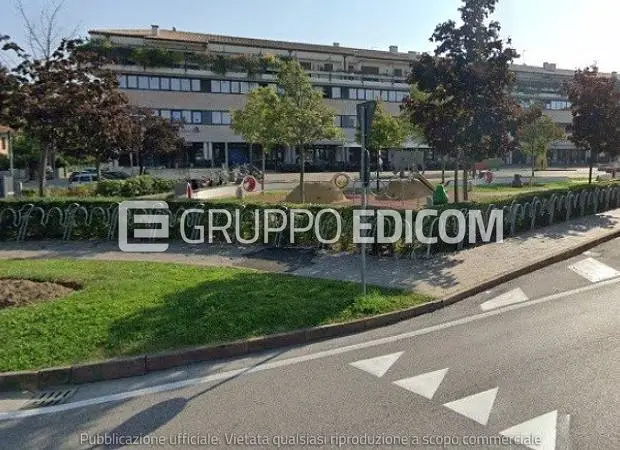 Uffici e studi privati in Piazza IV Novembre - 1