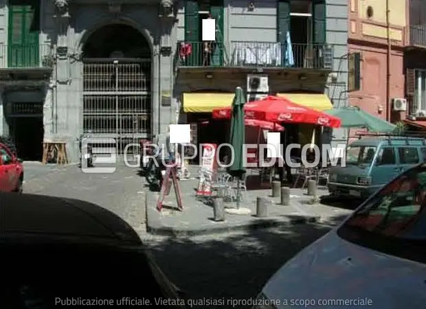 Negozi, botteghe in Piazza Conte Camillo Benso di Cavour 136/137 - 1