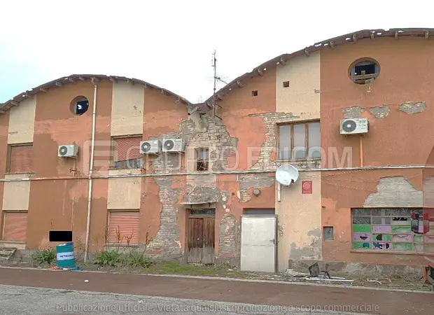 Magazzini e locali di deposito in Marrara, Via del Forno - 1